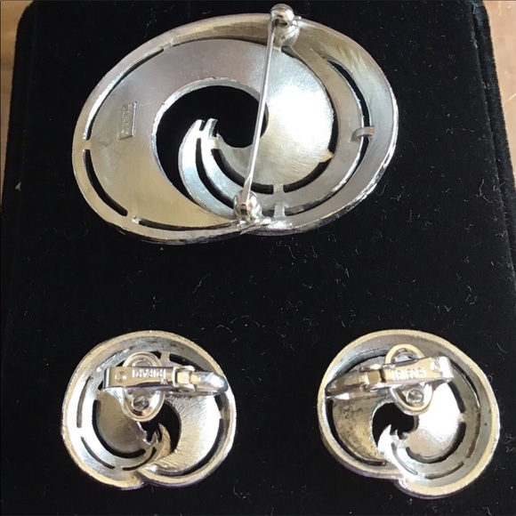 1955-69 Crown TRIFARI C Comet Swirl Brooch And Clip-Ons - Picture 11 of 16